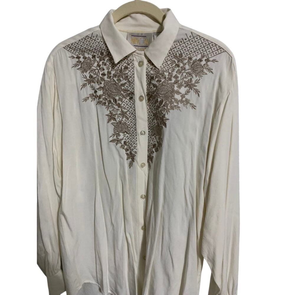 Ninon de lenclos vintage embroidered Shirt small boho indie
